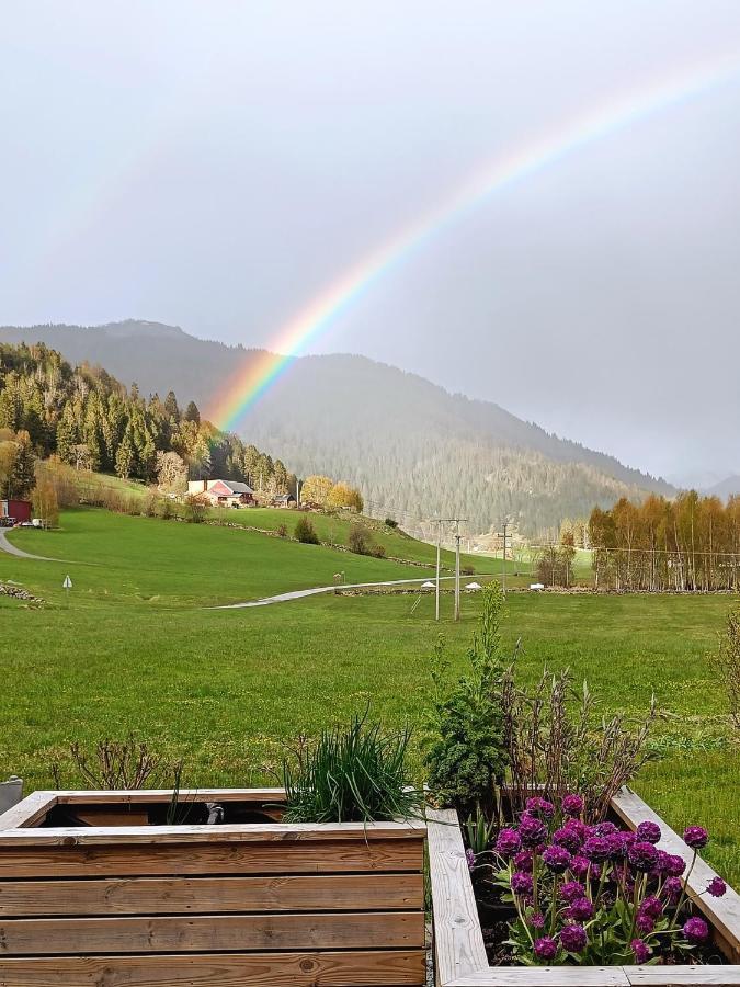 Orheimstunet - Gardsferie For Storfamilien Der Ogsa Hunden Er Velkommen Starheim Extérieur photo